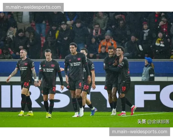 勒沃库森客场2-0击败奥林匹亚科斯，希克五分钟内梅开二度建功